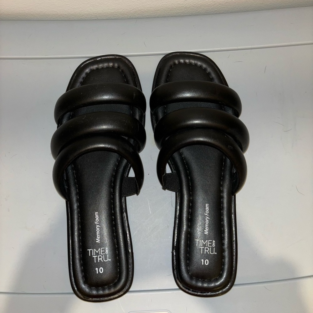 Walmart: Time & True Sandals. Size: US Women’s 10.